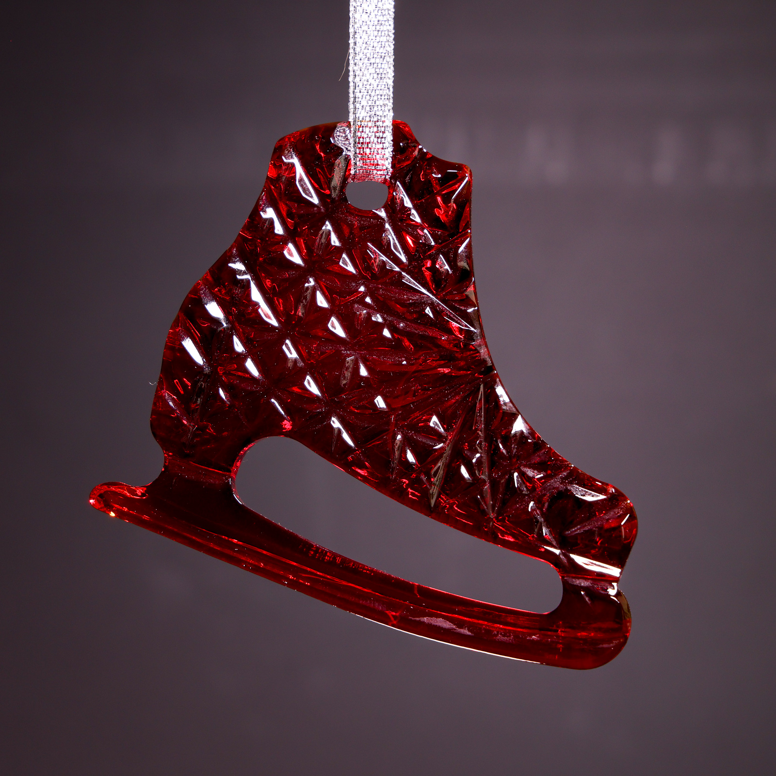 Елочное украшение Конек (рубин). Коллекция «Русские традиции. Семейные ценности»