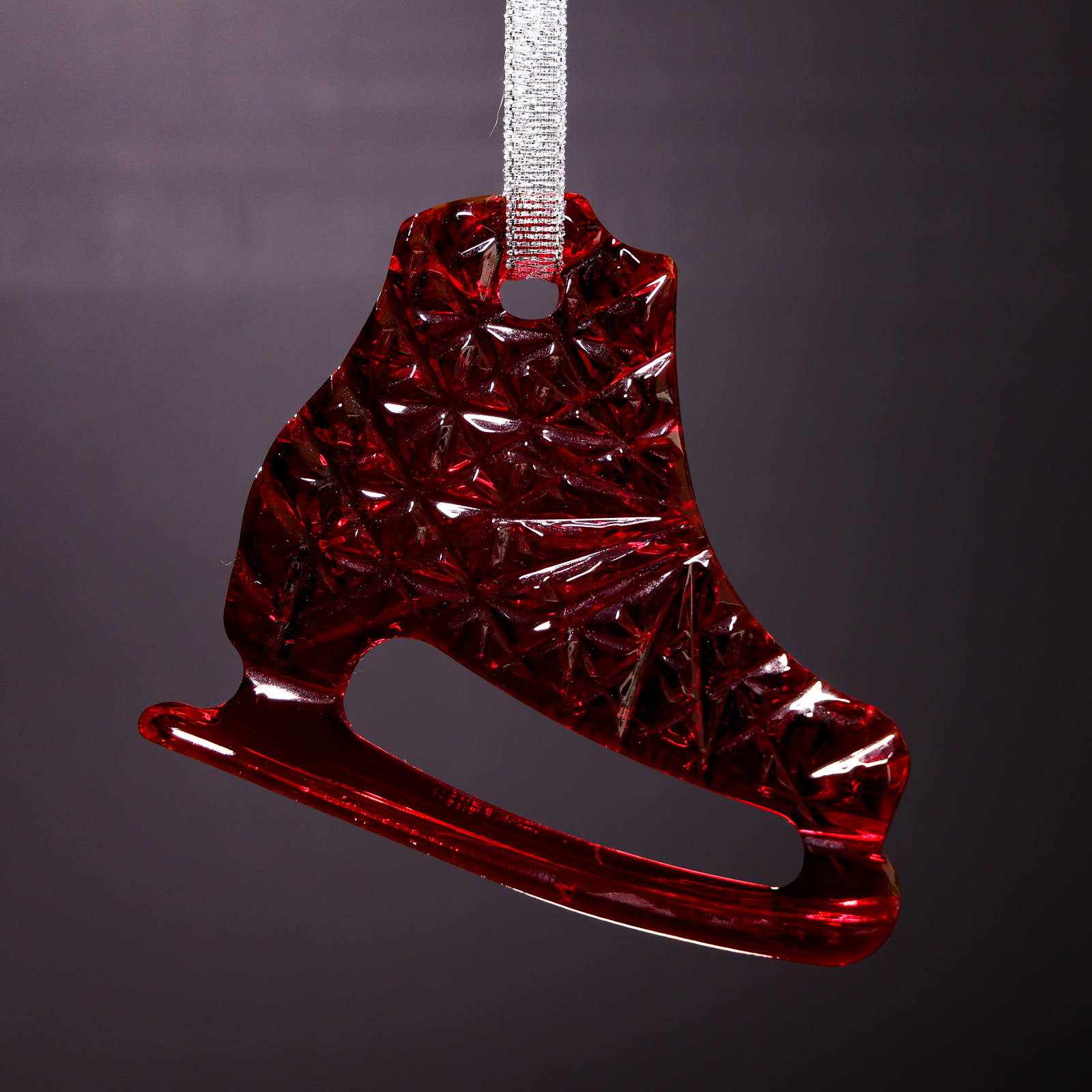 Елочное украшение Конек (рубин). Коллекция «Русские традиции. Семейные ценности»